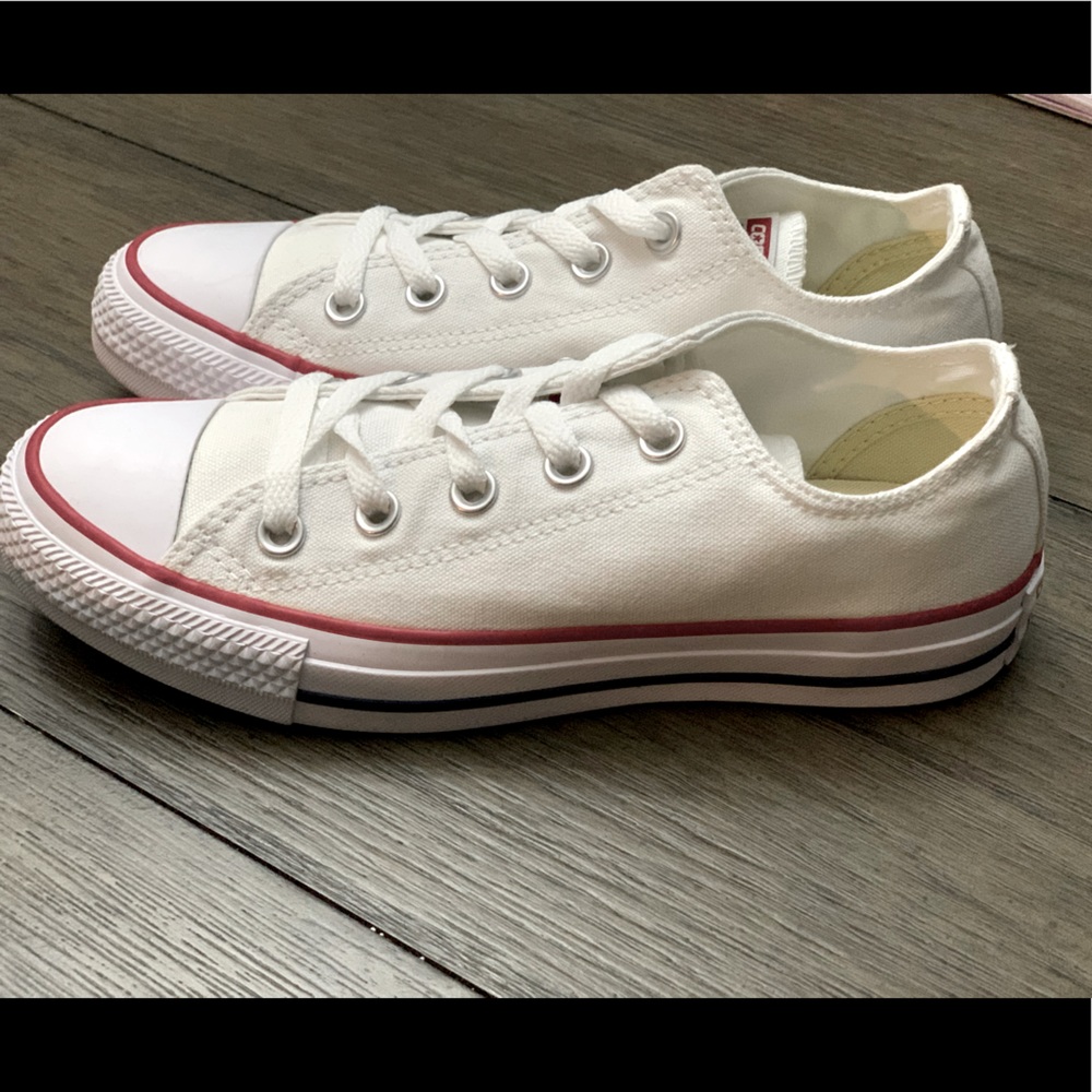 NWOT white Converse sneakers, unisex